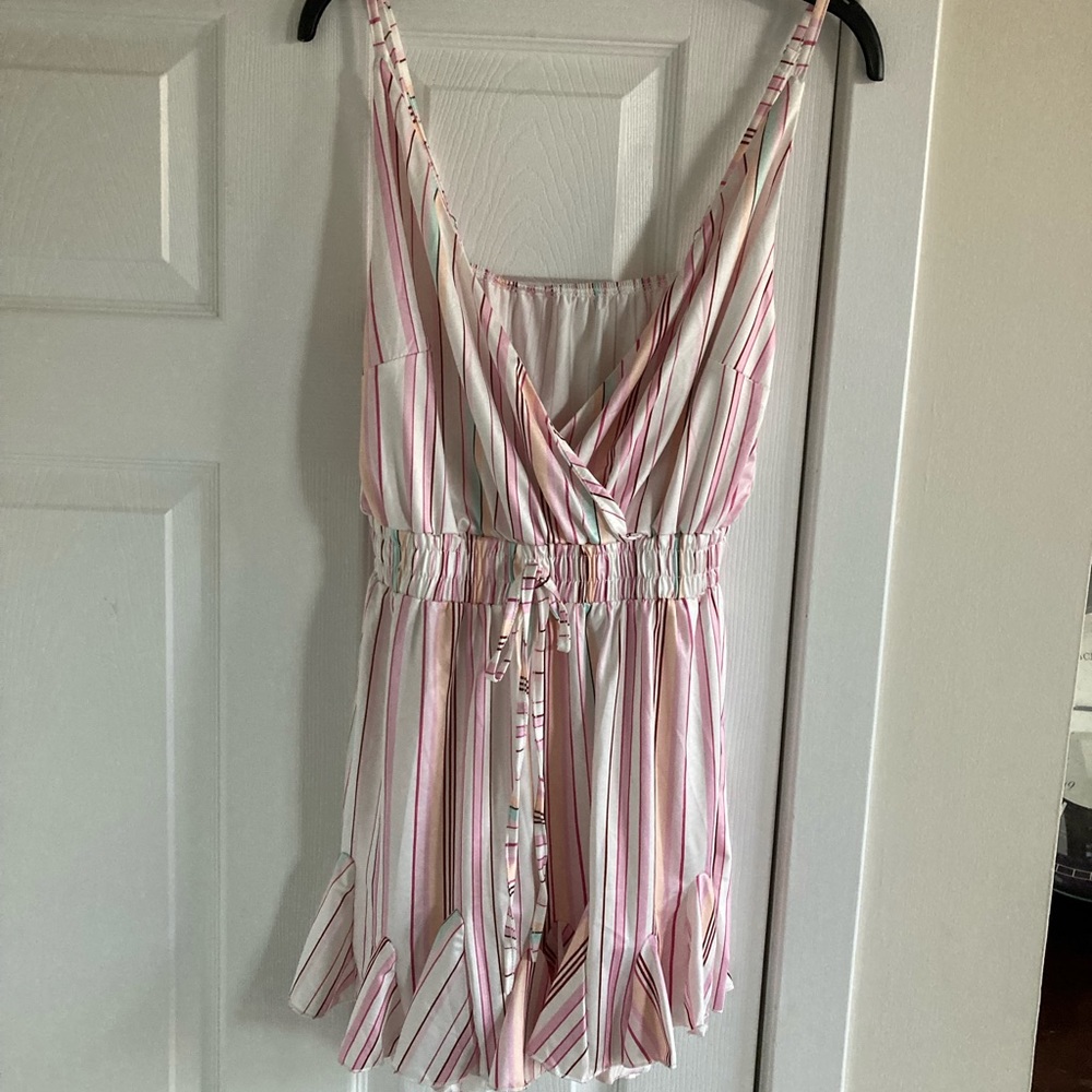 NWOT Flutter Romper, M